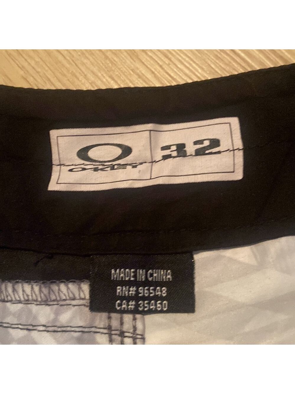 Oakley Men's Performance Board Shorts 32 Surf Swim Activewear - Picture 9 of 9